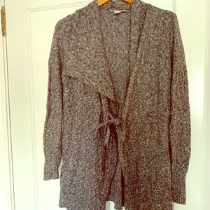 Gray cozy sweater with tie